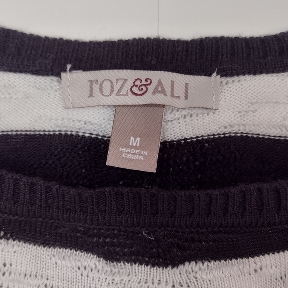 Roz & Ali. Women's top. Size (M) - Picture 7 of 10